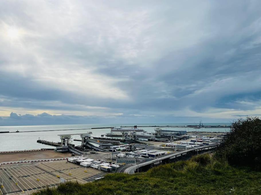 Modern 2 Bedroom Flat By Dover Port, Castle& Sea! Exterior photo